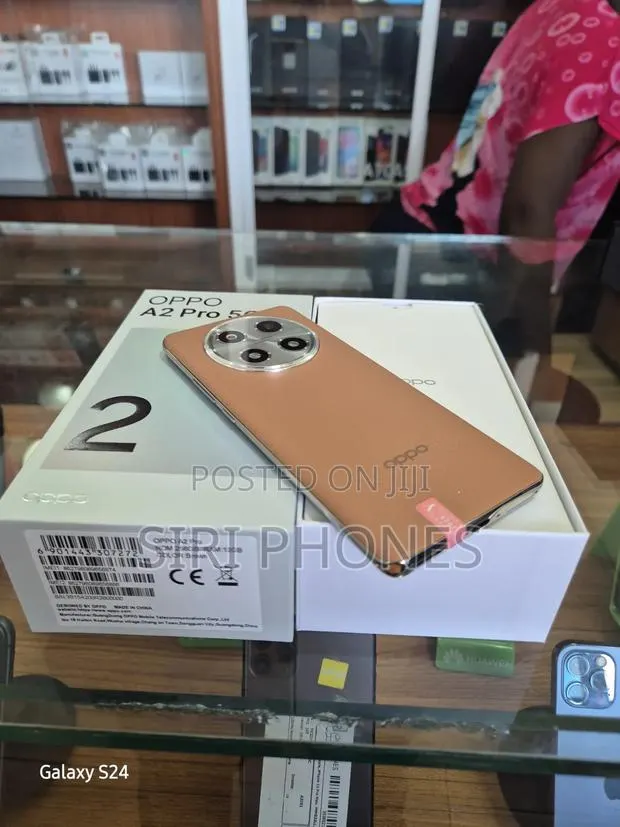 New Oppo A2 Pro 256 GB Bronze · Photo 1