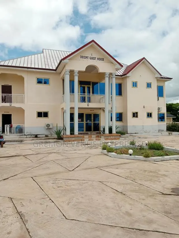 Functioning Hotel/Guest House · Photo 1