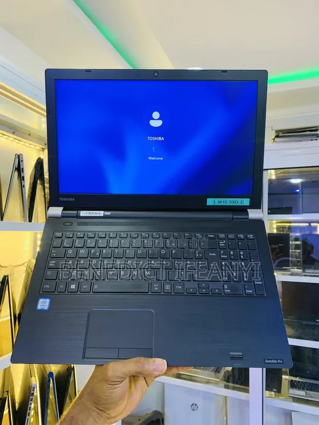 Laptop Toshiba Satellite Pro A300 8GB Intel Core i5 SSD 256GB · Photo 1