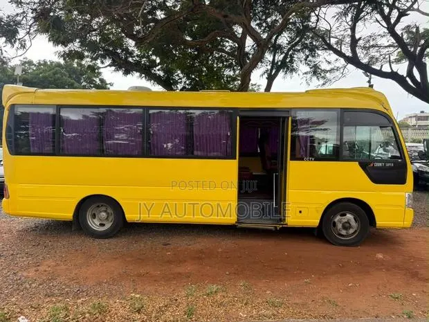 Hyundai County 2015 Yellow · Photo 4