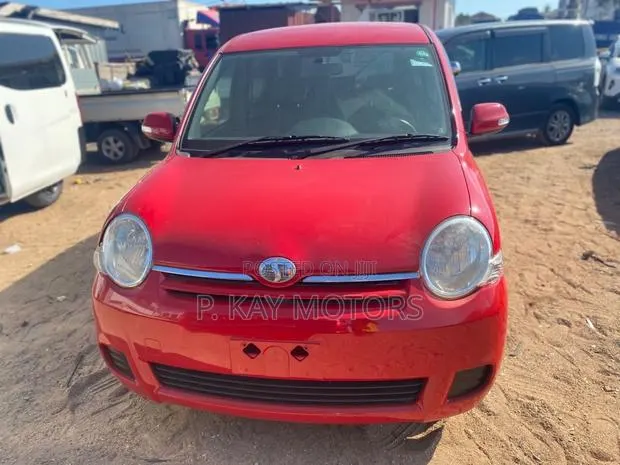 Toyota Sienta 1.5 FWD 2013 Red · Photo 1