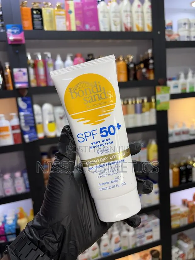 Bondi Sand SPF 50 + · Photo 1
