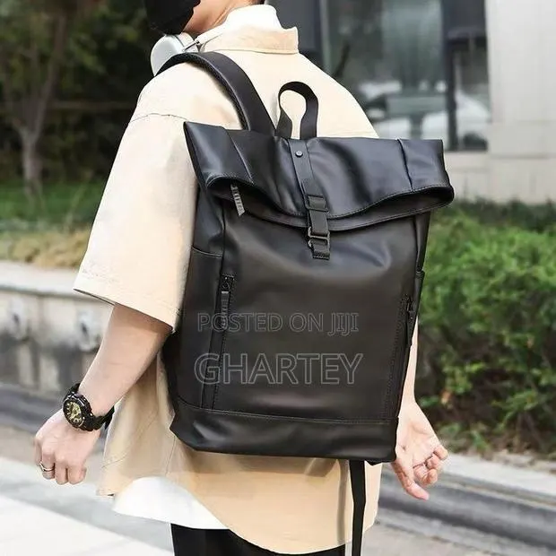 Multiple Pockets Large Leather Adjustable Strap Bagpack · Photo 1