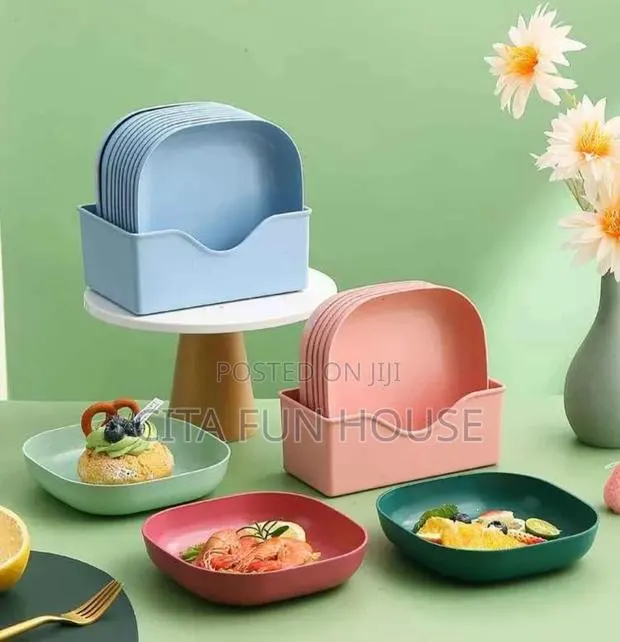 Small Plastic Plate For All Purpose · Photo 1