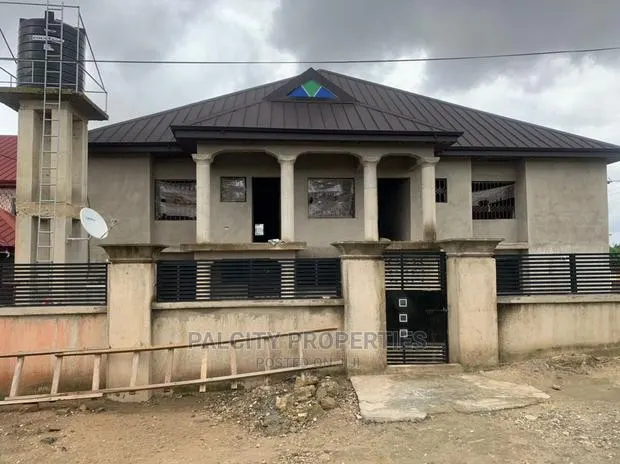 10bdrm House in Atonsu Esereso, Kumasi Metropolitan for sale · Photo 1