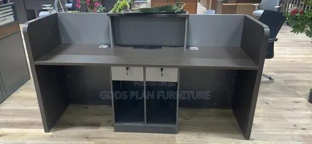 Front Desk Ld · Photo 1