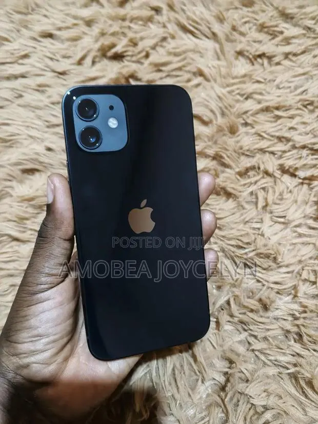 Apple iPhone 12 64 GB Black · Photo 1