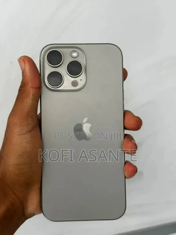 Apple iPhone 16 Pro Max 256 GB Silver · Photo 1