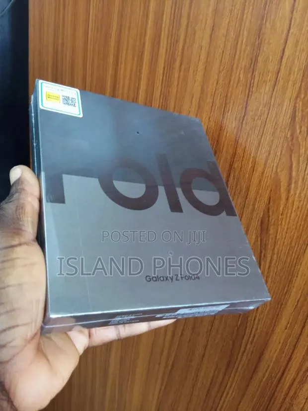 New Samsung Galaxy Z Fold4 256 GB Black · Photo 1