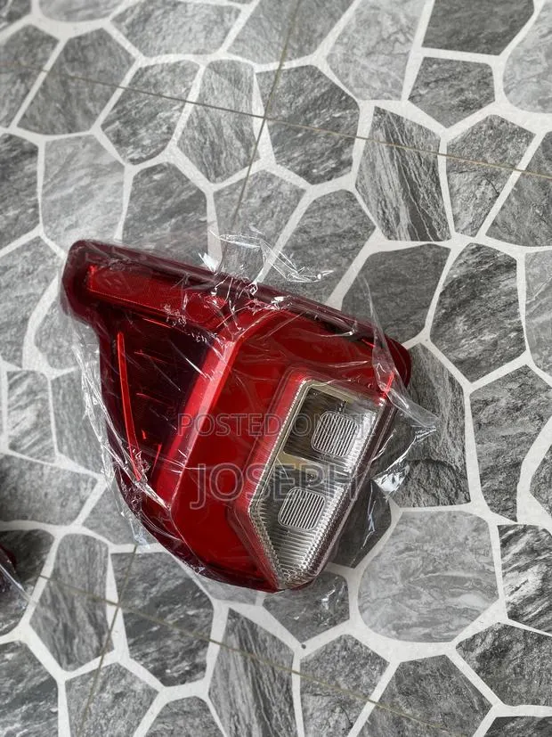 Explorer 2017,2018,2019,2020 Tail Light · Photo 1