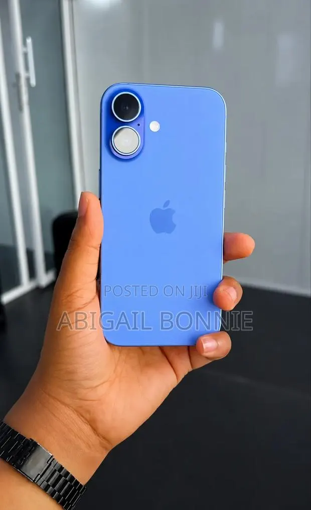New Apple iPhone 16 256 GB Blue · Photo 1