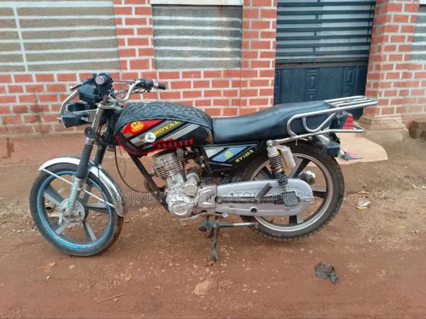 Royal Motorcycle 2021 Black · Photo 1