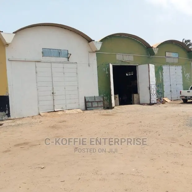 450 Warehouse at Grahics Road · Photo 1