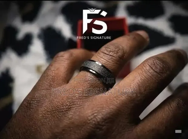Premium Unisex Ring · Photo 1
