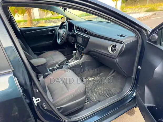 Toyota Corolla 2018 Black · Photo 1