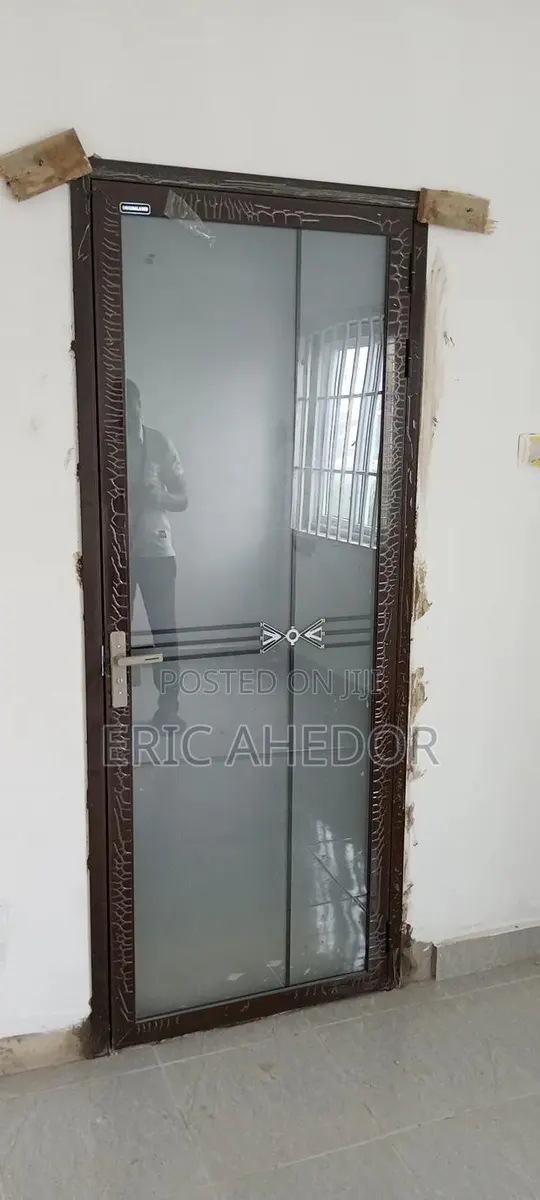 Outside Sed Glass Door and Accessories · Photo 1