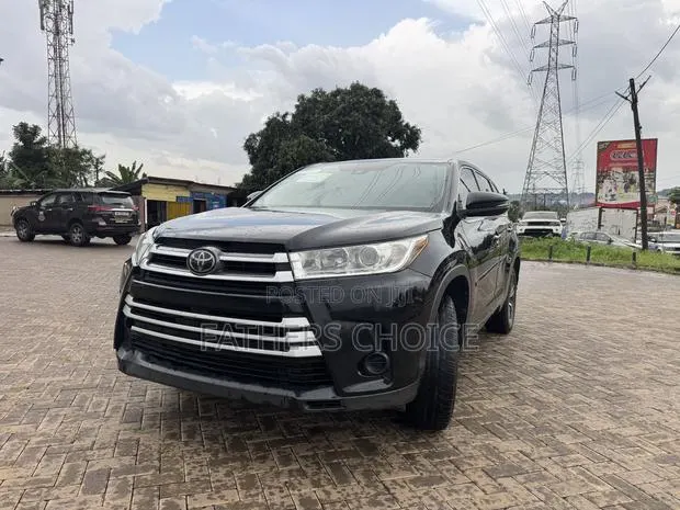 Toyota Highlander LE 4x2 (2.7L 4cyl 6A) 2018 Black · Photo 1