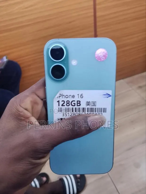 Apple iPhone 16 128 GB Blue · Photo 1