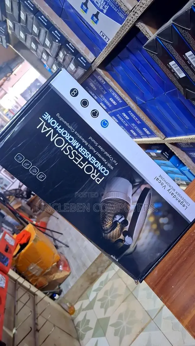 Professional Condenser Microphone With Sound Card · Photo 1