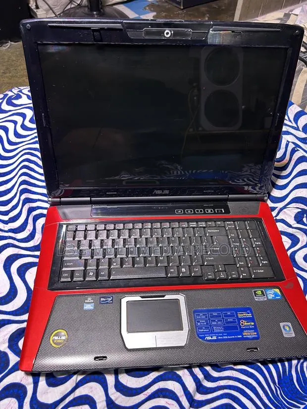 Laptop Asus G71G 8GB Intel Core 2 Quad HDD 500GB · Photo 1