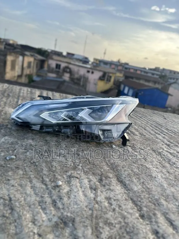 Nissan Altima 2019-2022 Headlight Pair · Photo 1