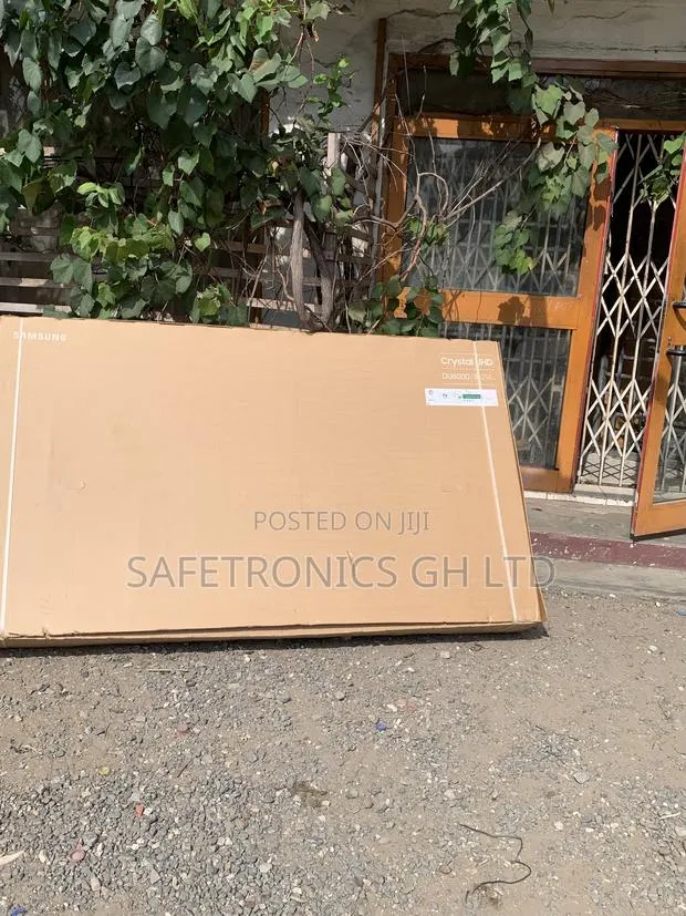 Ultra Modern Crystal Uhd Smart Tv 85-Inch Samsung Du8000 · Photo 1