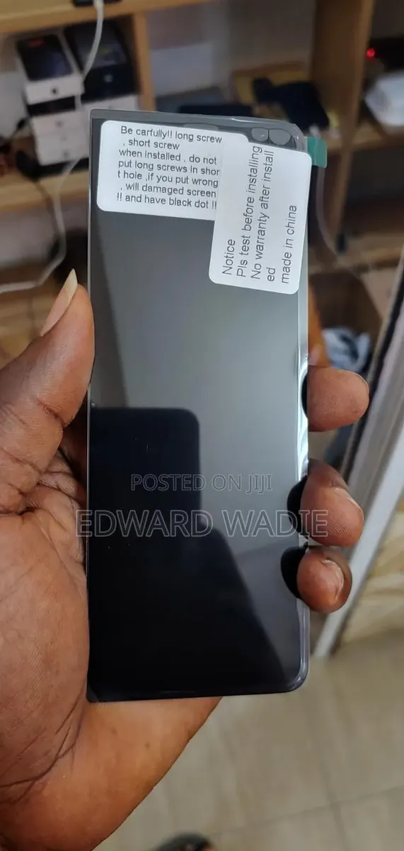 Samsung Fold 3 Screen · Photo 1