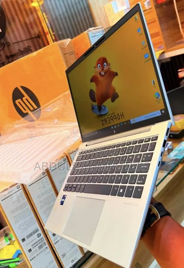 New Laptop HP EliteBook 830 G9 16GB Intel Core i5 SSD 256GB · Photo 1