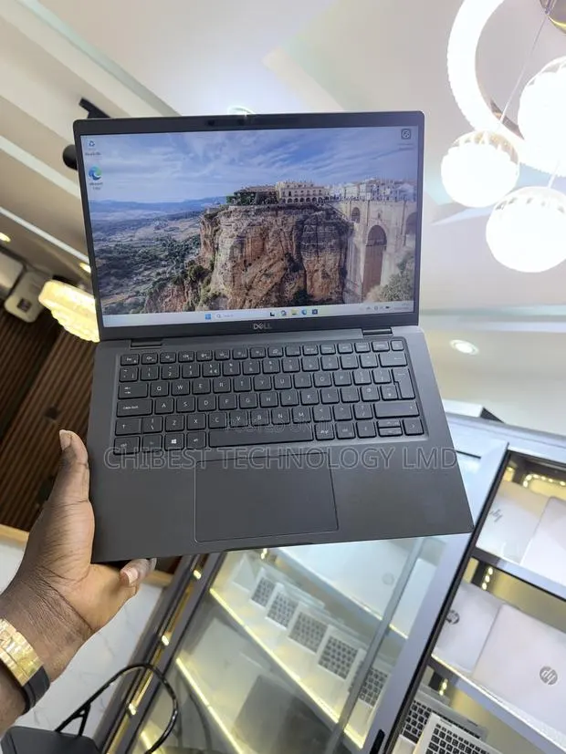 Laptop Dell Latitude 7420 32GB Intel Core i7 SSD 512GB · Photo 1