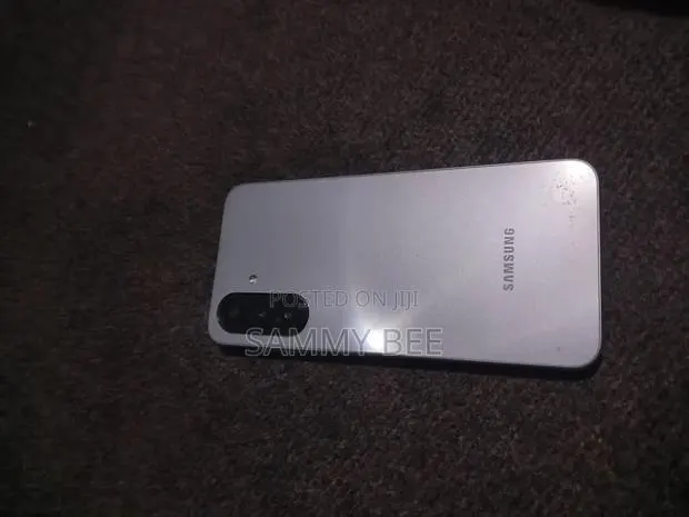 Samsung Galaxy A17 128 GB Silver · Photo 1