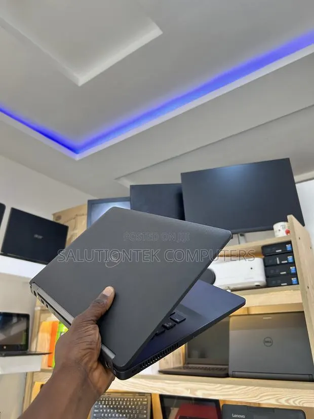 Laptop Dell Latitude 7450 8GB Intel Core i5 SSD 256GB · Photo 1
