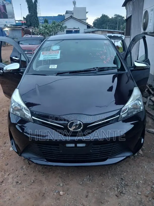 Toyota Vitz 2014 Burgundy · Photo 1