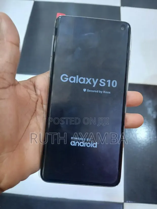 New Samsung Galaxy S10 128 GB Black · Photo 1