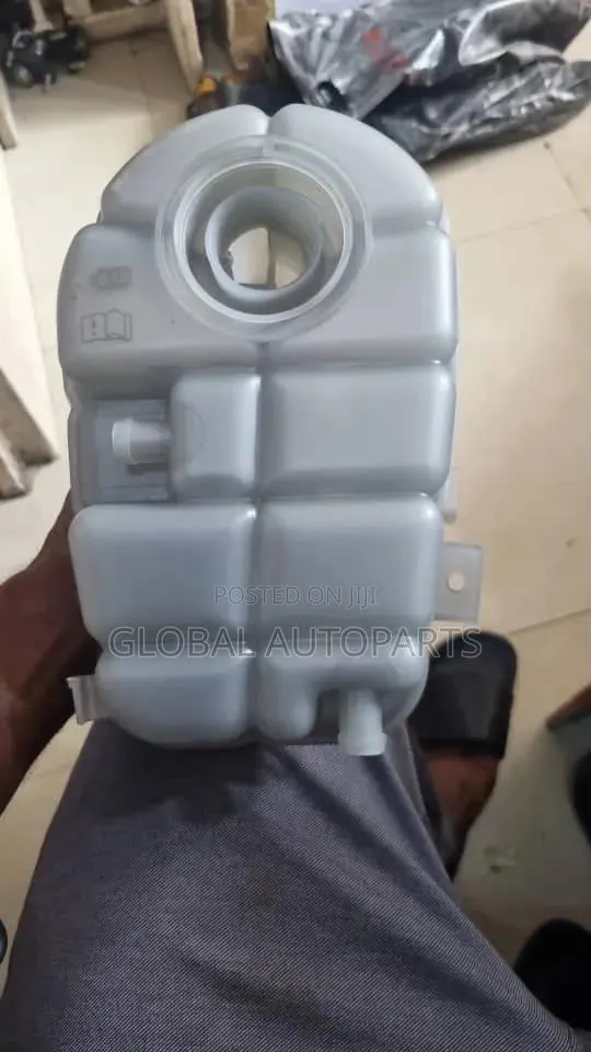 Water Reservoir / Coolant Bottle · Photo 1