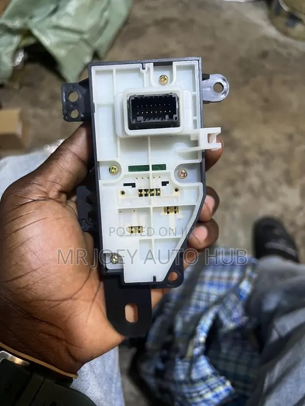 Toyota Camry | Hilux 2019 2020 2021 2022 2023 Packing Switch · Photo 1