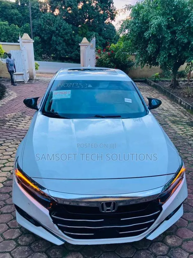 Honda Accord Touring 2.0T 2021 White · Photo 1