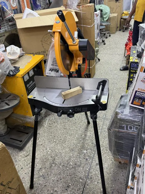 Alumium Cutting Machine · Photo 1