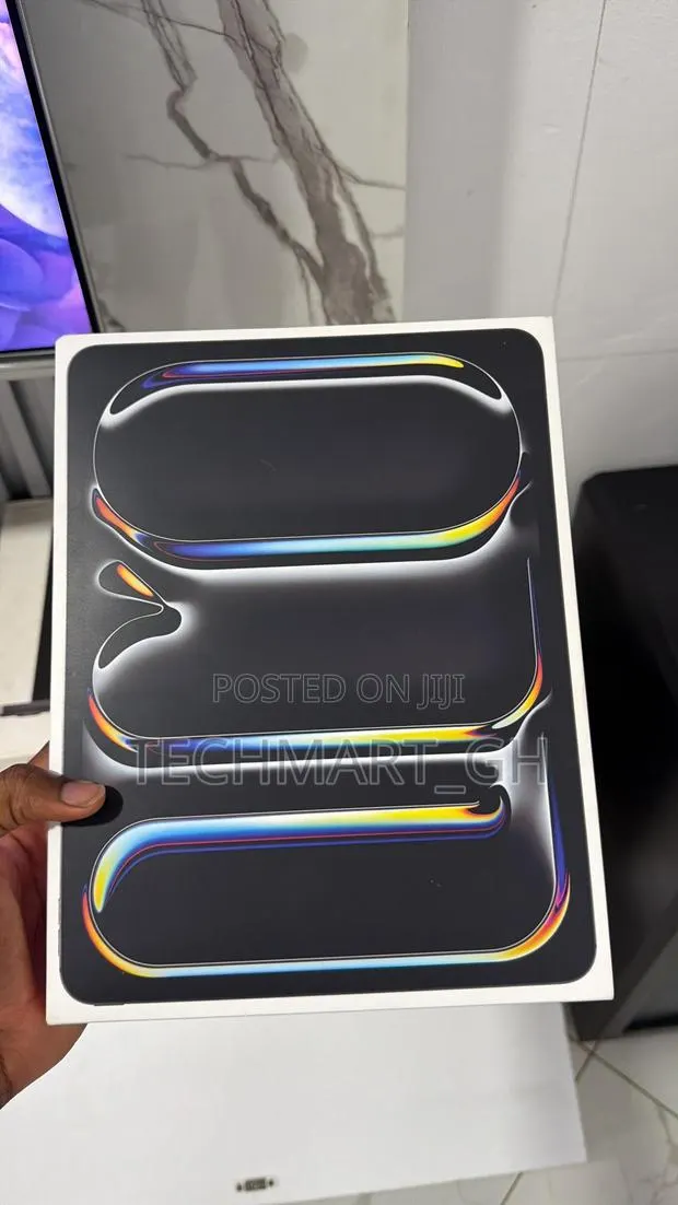 New Apple iPad Pro 13 (2025) 256 GB Gray · Photo 1