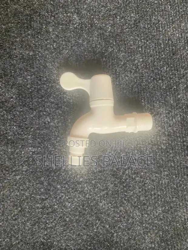 4 Points Plastic Faucet Household Wall Mounted Quick Opening · Photo 1