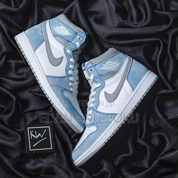 Air Jordan 1 Retro High Og "Hyper Royal" Sneakers · Photo 1