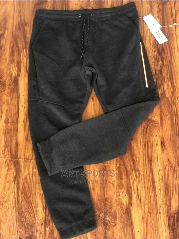 Puma Joggers · Photo 1