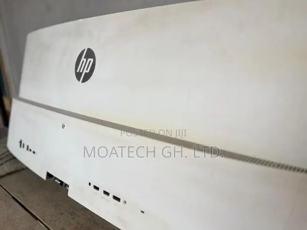 HP Z Display Z34c 34-Inch Ultra Wide Curved Display · Photo 1
