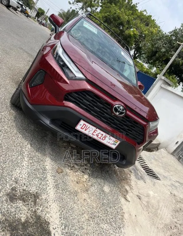 Toyota RAV4 XLE 2025 Red · Photo 1