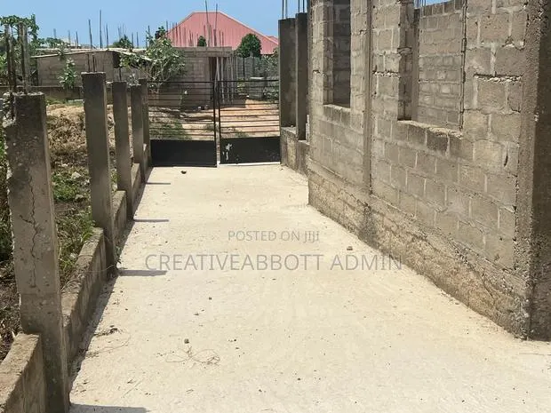8bdrm Duplex in Limousine Estates, Budumburam for sale · Photo 1