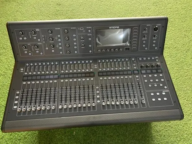 Midas M32 Digital Professional Mixer · Photo 1