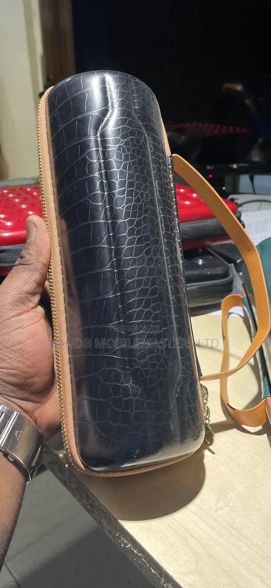 JBL Flip Leather Case · Photo 1
