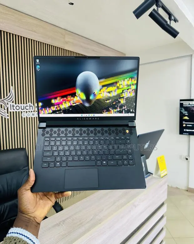 Laptop Alienware M15 R6 16GB Intel Core i7 SSD 1T · Photo 1