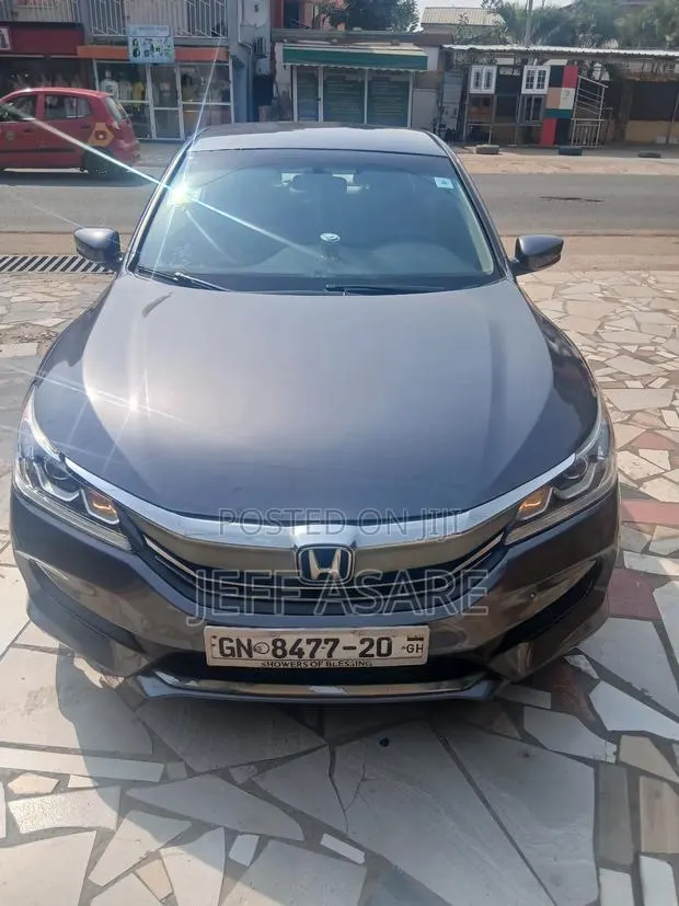 Honda Accord LX 4dr Sedan FWD (2.4L 4cyl 2A) 2017 Silver · Photo 1