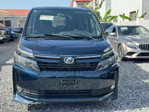 Toyota Voxy 2015 Black · Photo 1