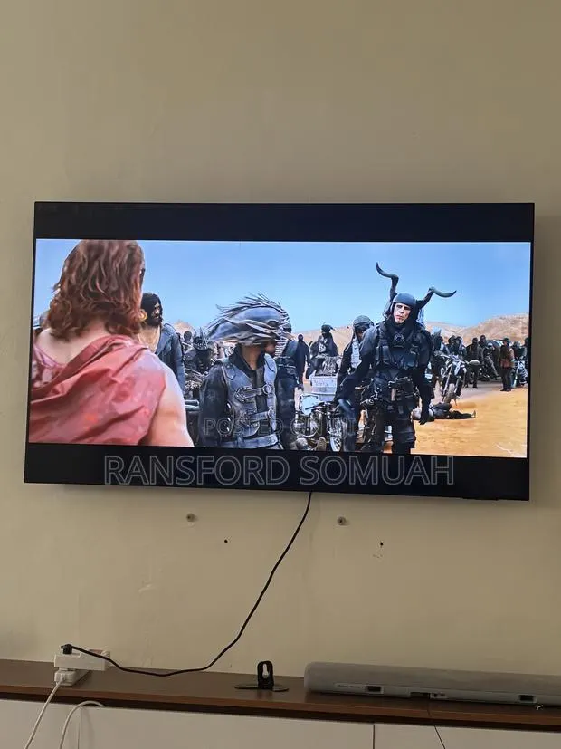 65’ Samsung UHD TV 2025 · Photo 1